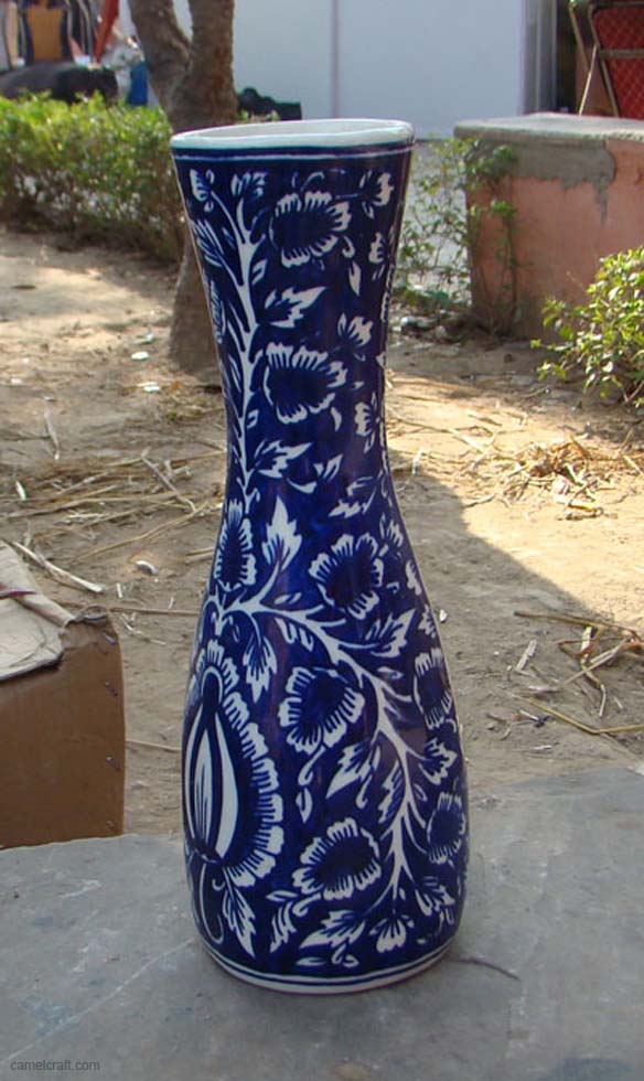 blue-pottry-vase