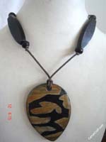 leaf-pendent