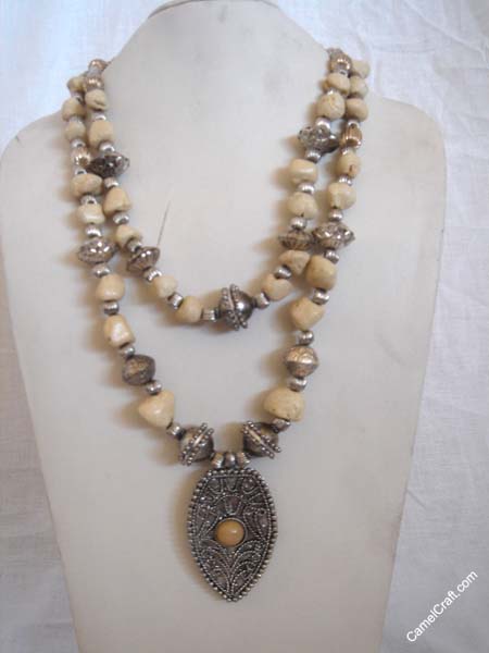 white-stone-pendent